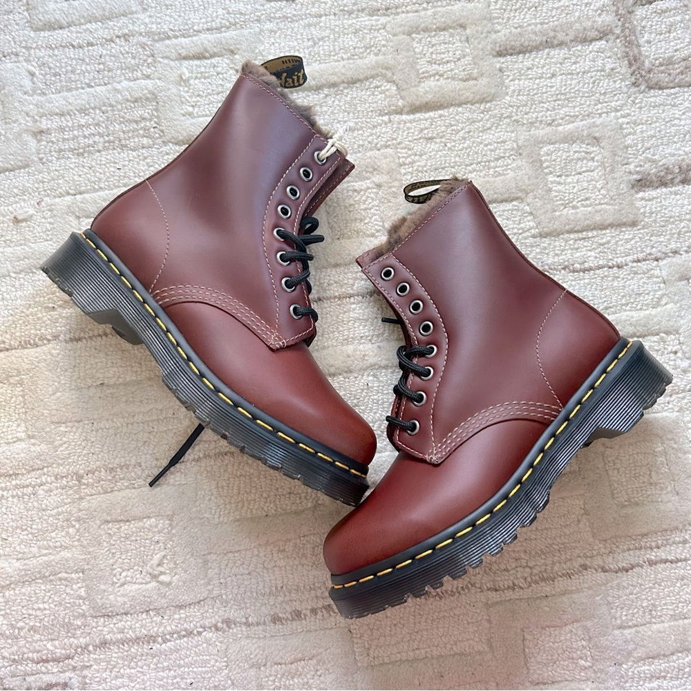 Holiday Gifts 🎁 NIB DR. MARTENS 1460 Serena Aburzzo Lug Sole Leather Boot 40